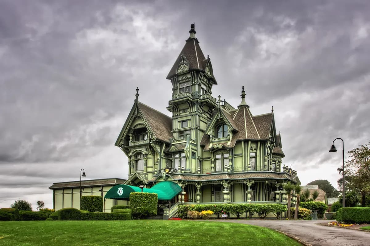 Best Time to Visit Eureka Springs: Seasonal Guide & Local Tips