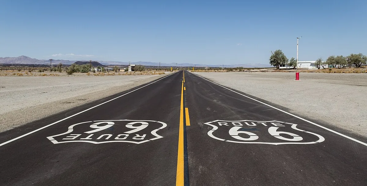 Amboy (California  USA)  Hist. Route 66 -- 2012 -- 1 — 2