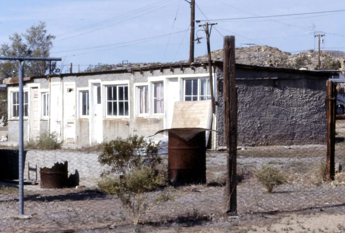 Cribs  Red Mountain Ghost Town  CA 1987 (6385011251) — 1