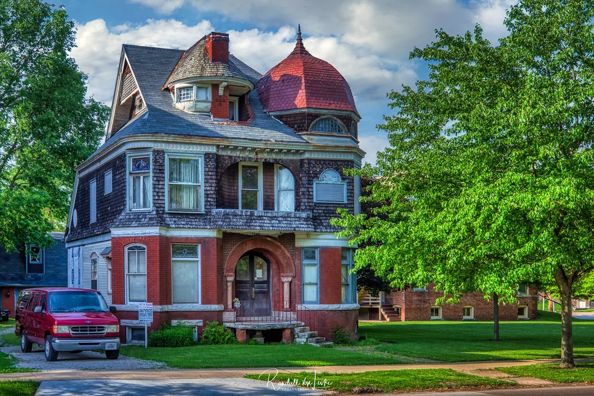 Midwest and Northeast towns for river streets, antiques, and practical escapes in America