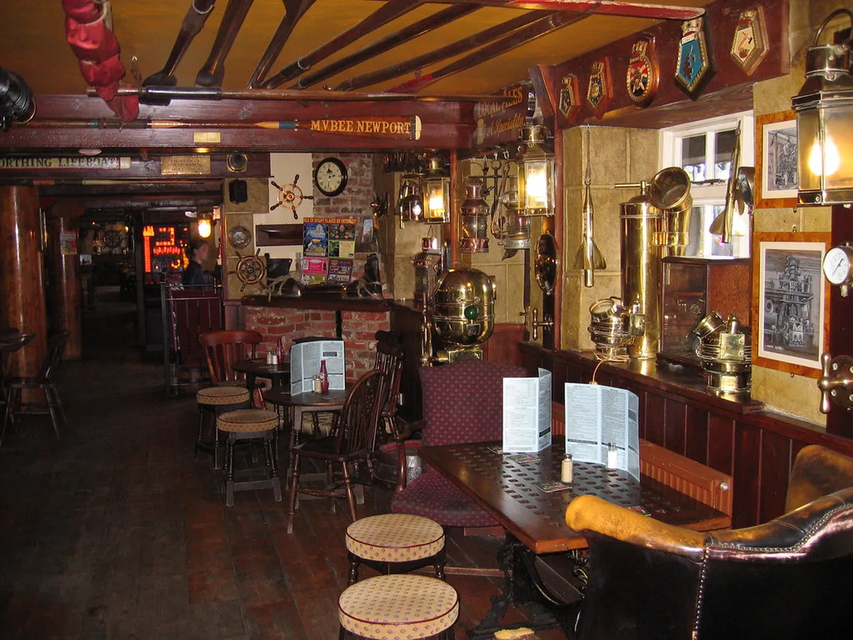Best Areas for Dining: Thames Street, Broadway, Wharves, and Ocean Drive in Newport