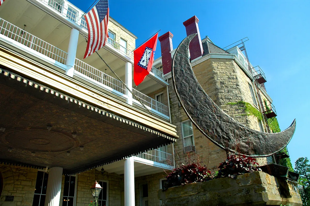 Best Areas to Stay for Dining and Drinks in Eureka-Springs